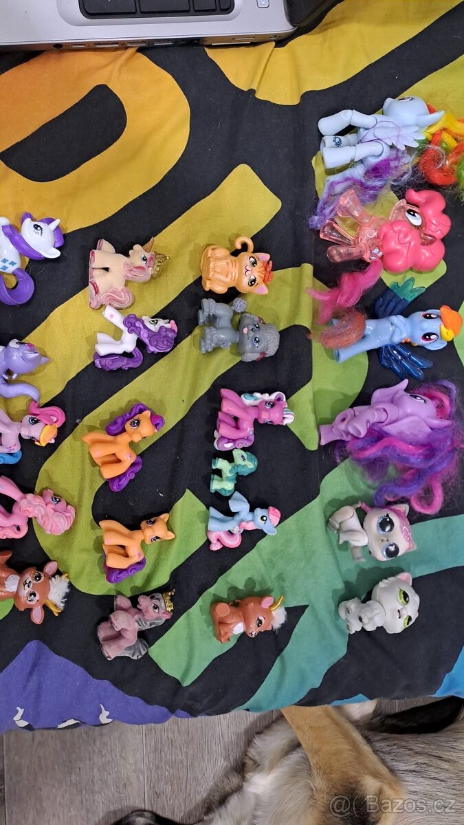 Různé mini figurky