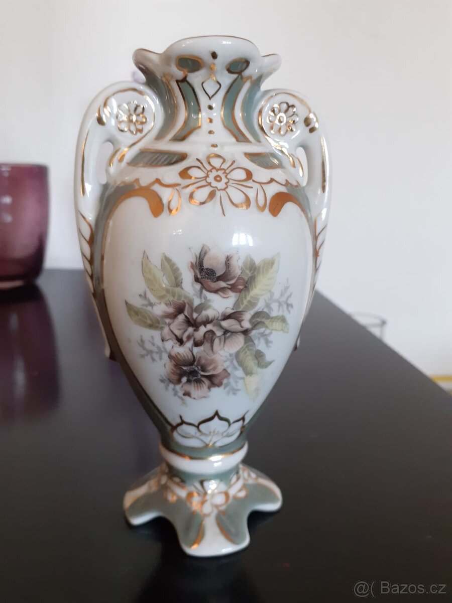Vázička porcelánová Royal Dux Bohemia