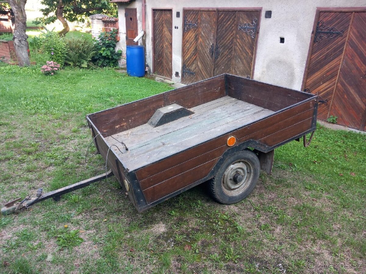 Prodám starý přívěsný vozík za automobil