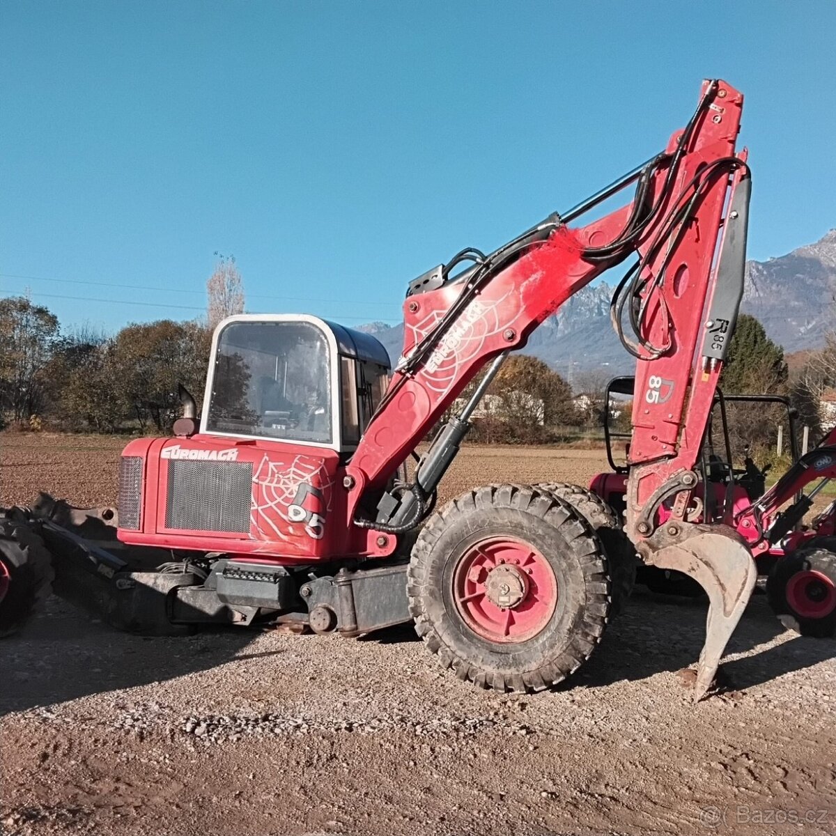 kracive rypadlo Euromach R85 LUDV