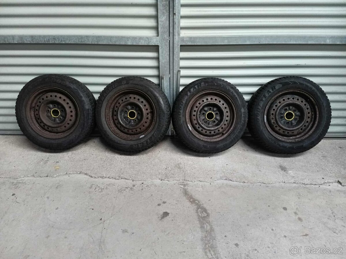 ZIMNÍ PNEU + DISKY 15" 195/65 R15.. TOYOTA AURIS