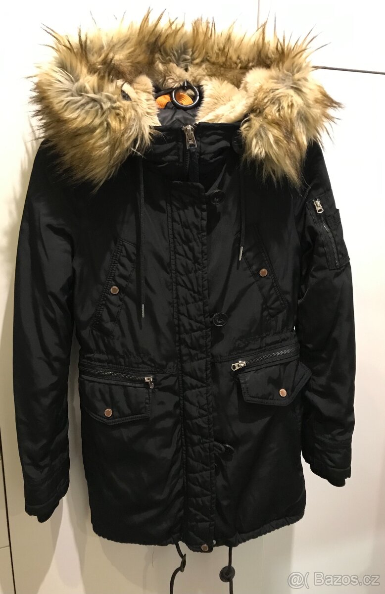 Dívčí zimní bunda s kožíškem Bershka vel.XS