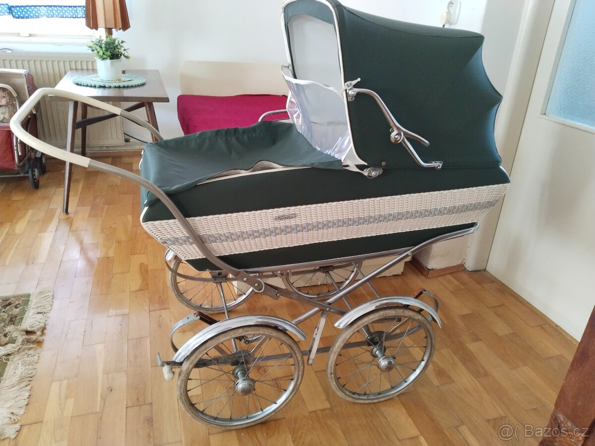 Prodám levně retro kočárek pro miminko, plus sedačka