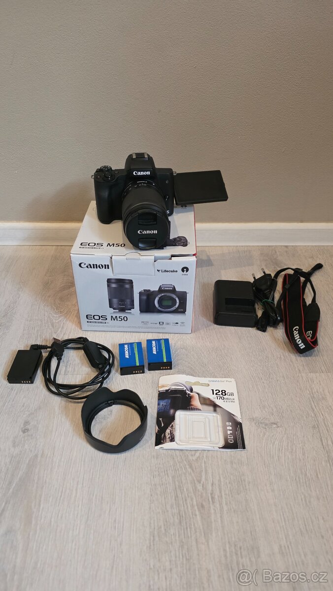 foto Canon M50 18-150mm + batoh s příslušenstvím zdarma