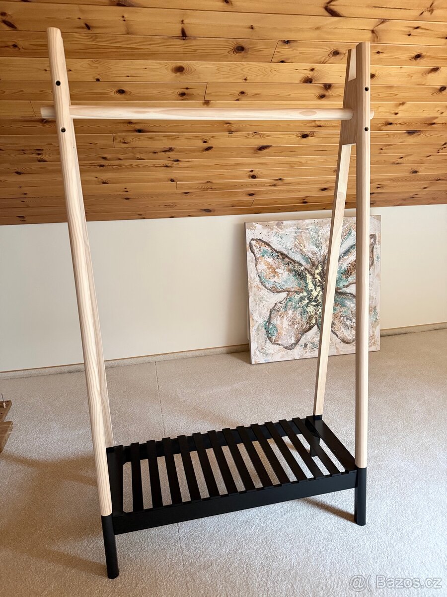 Věšák - stojan na ramínka nový