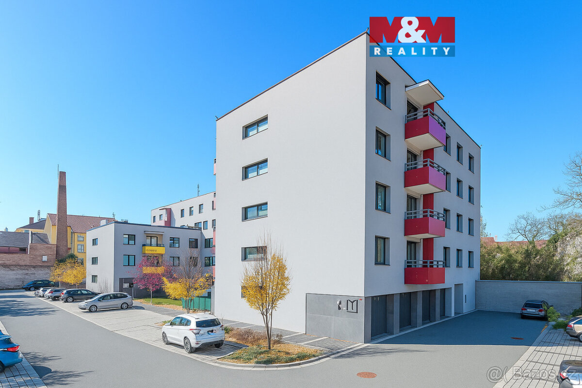 Pronájem bytu 3+kk, 74 m², Pardubice, ul. Bratr. Veverkových