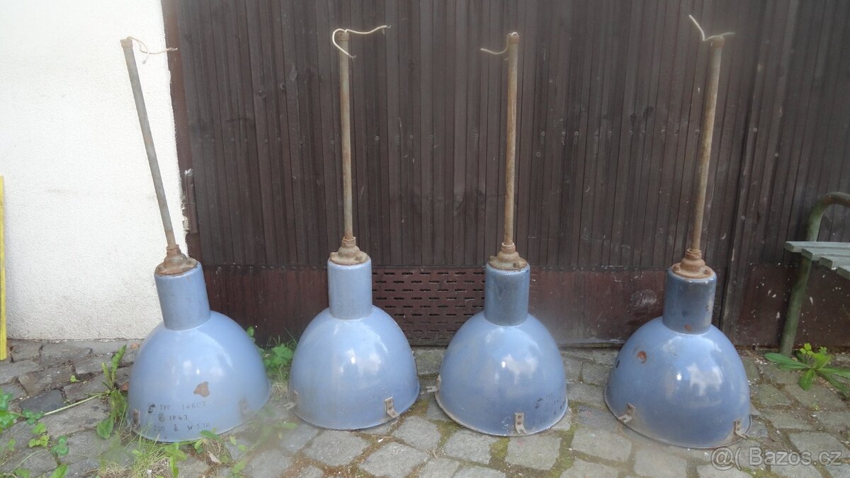 Prodám tyto staré industriální lampy – celkem 8ks