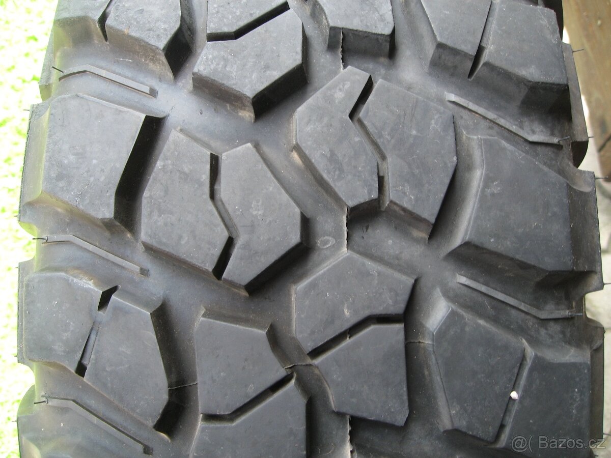 PRODÁM TERÉNNÍ PNEU 255/75R17 BFGOODRICH KM2 111Q 2x
