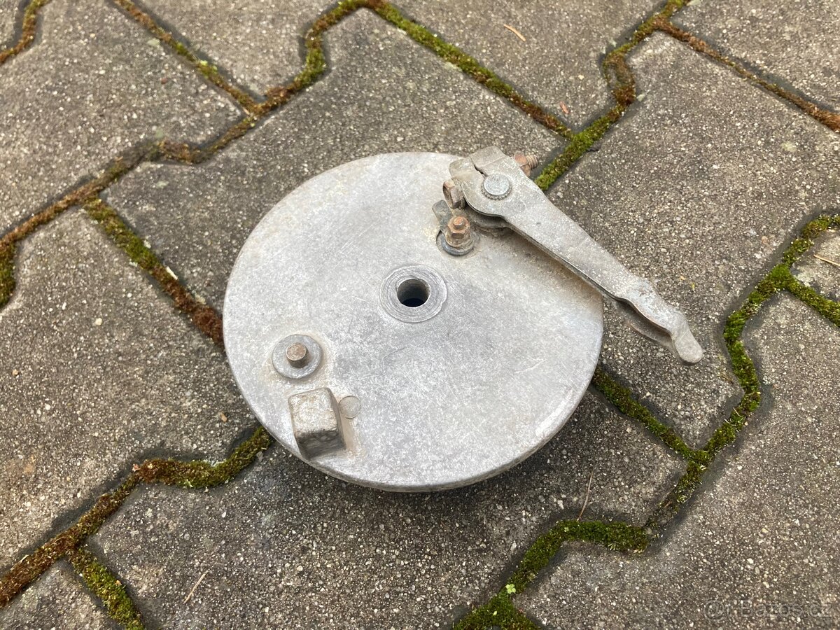 Prodám zadní brzdový štít simson S51
