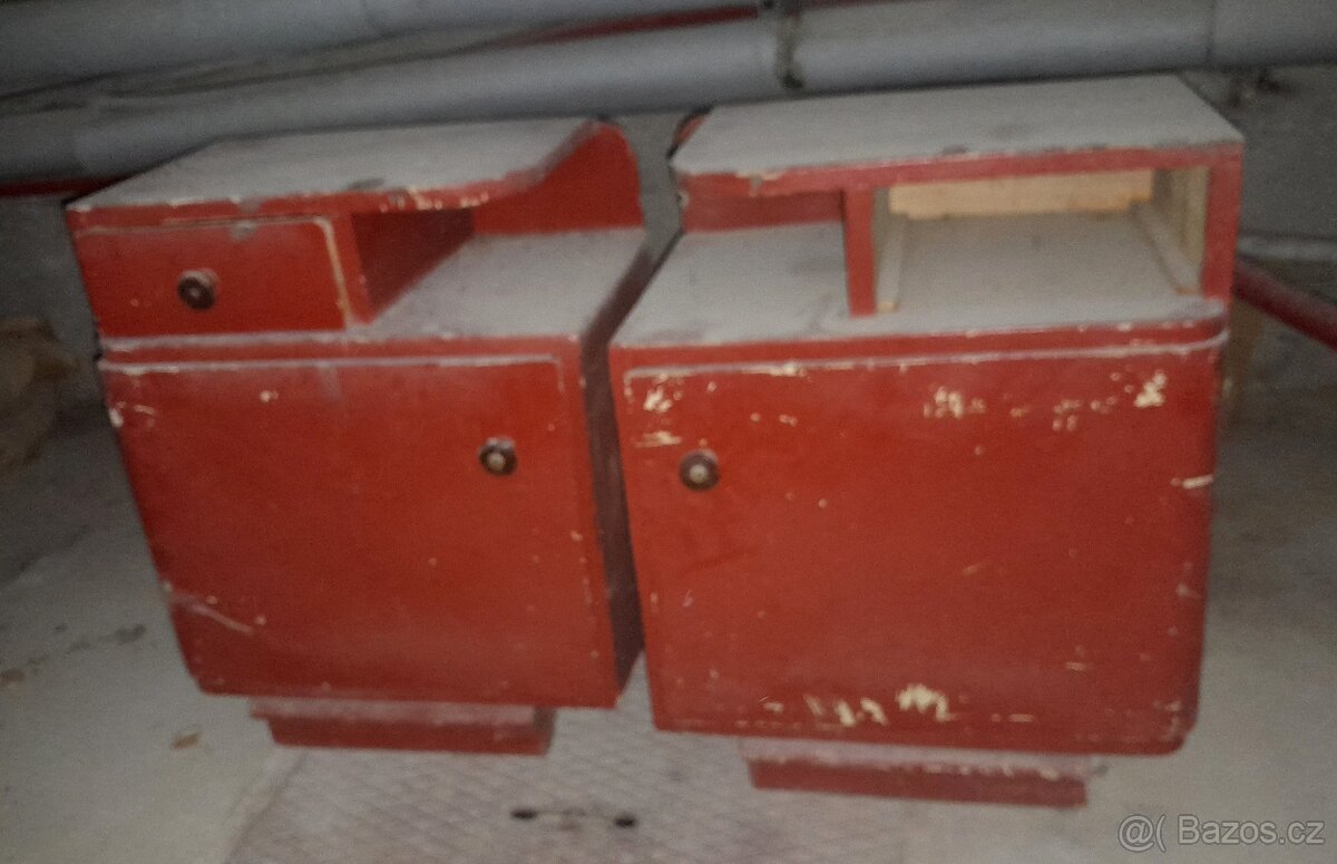 2 kusy starožitný noční stolek nábytek Jihlava