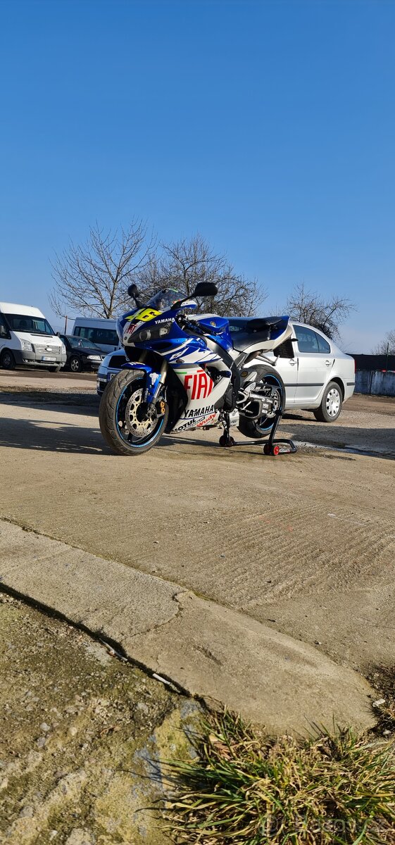 Yamaha r1
