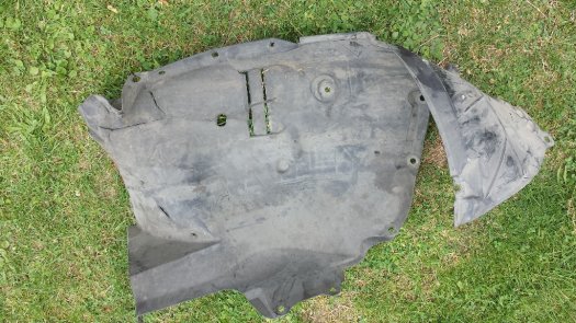 Nissan GTR R35, predám Plastový podblatník predného kolesa