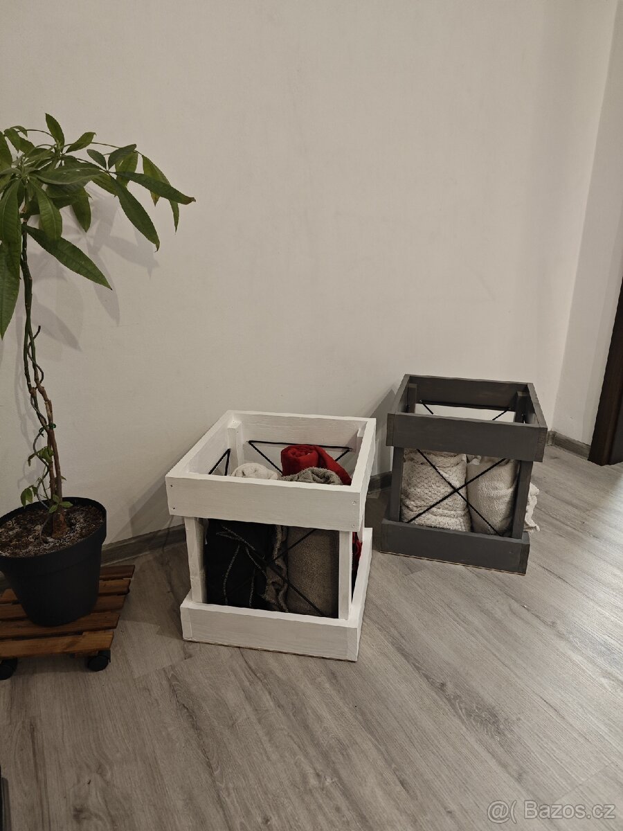 Box na deky z masivu