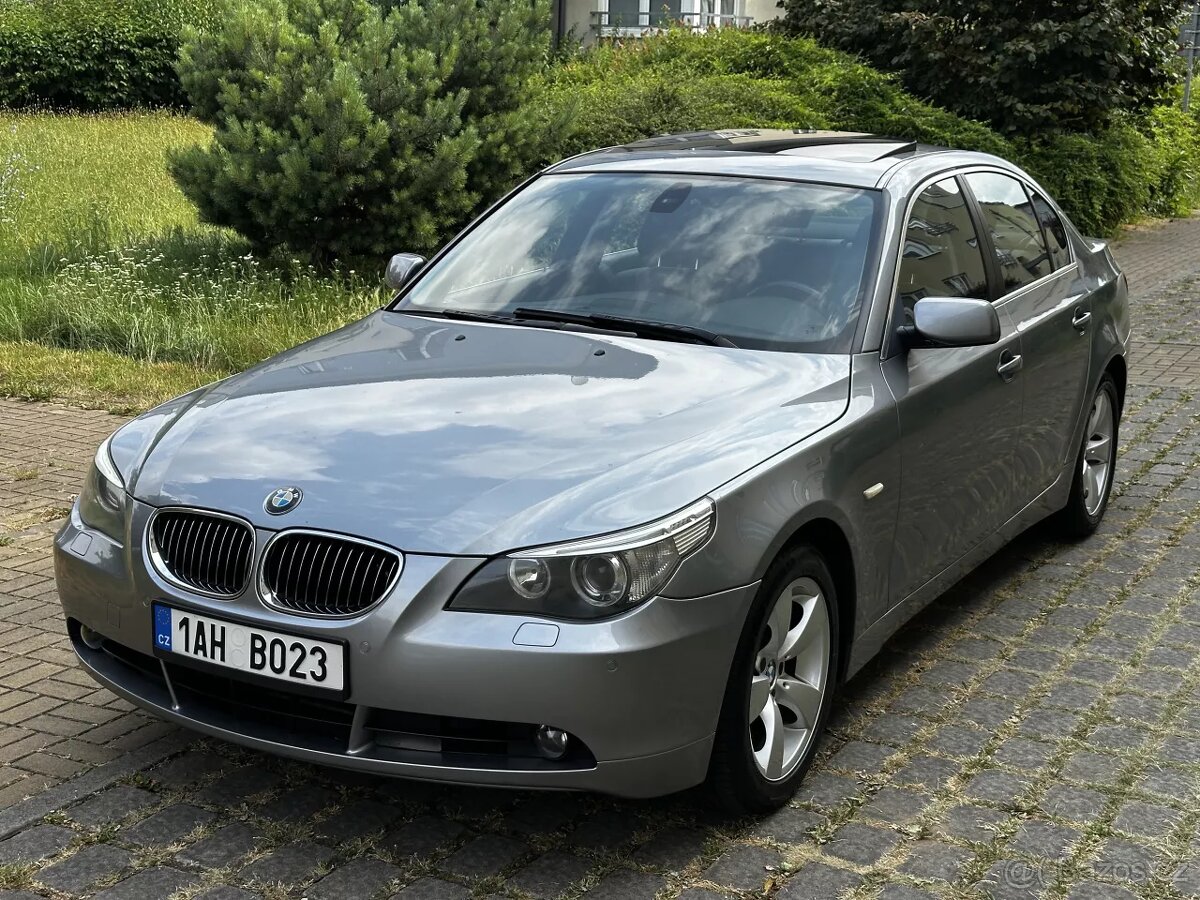 BMW e60 525i 160 kW Tažné Bi-Xenony Navi Kůže Šíbr Serviska