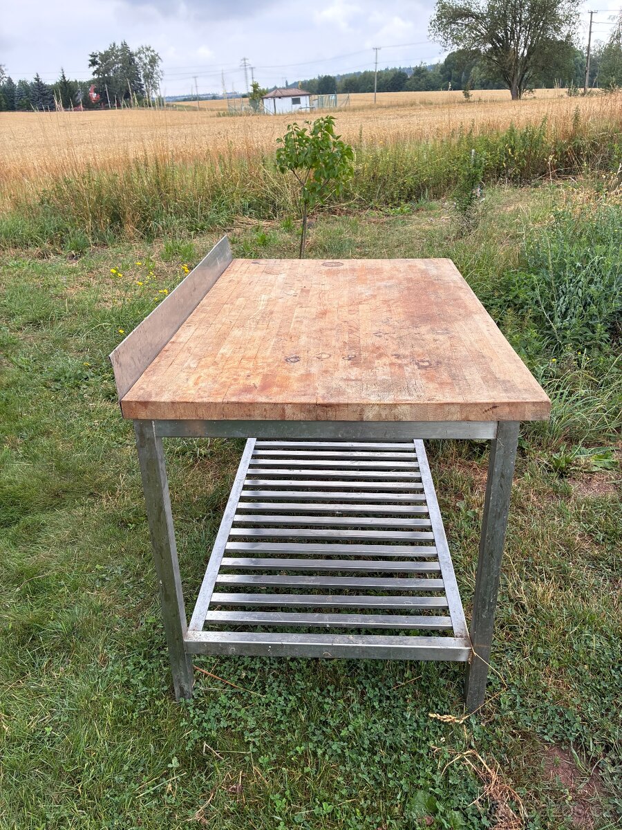 Prodám pracovní stůl/stoly