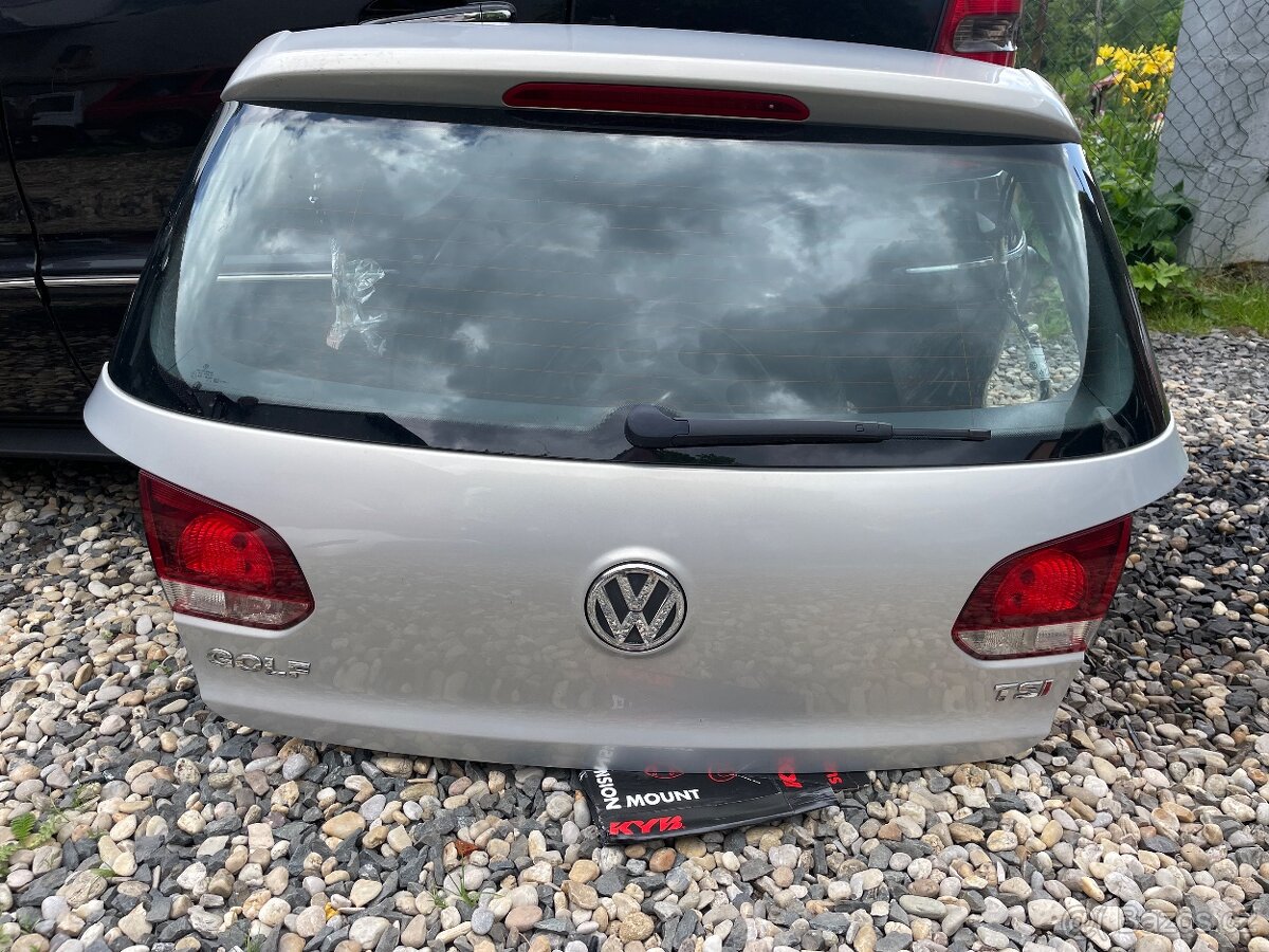 Golf 6 hatchback víko kufru kufr