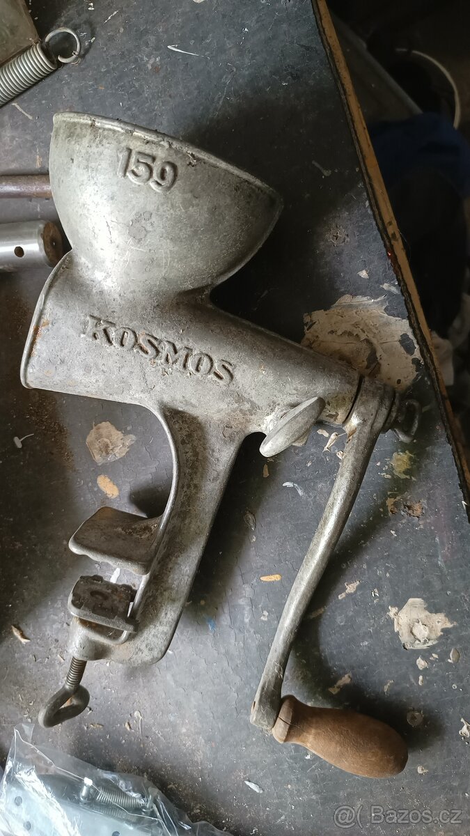 mlýnek na mák Kosmos