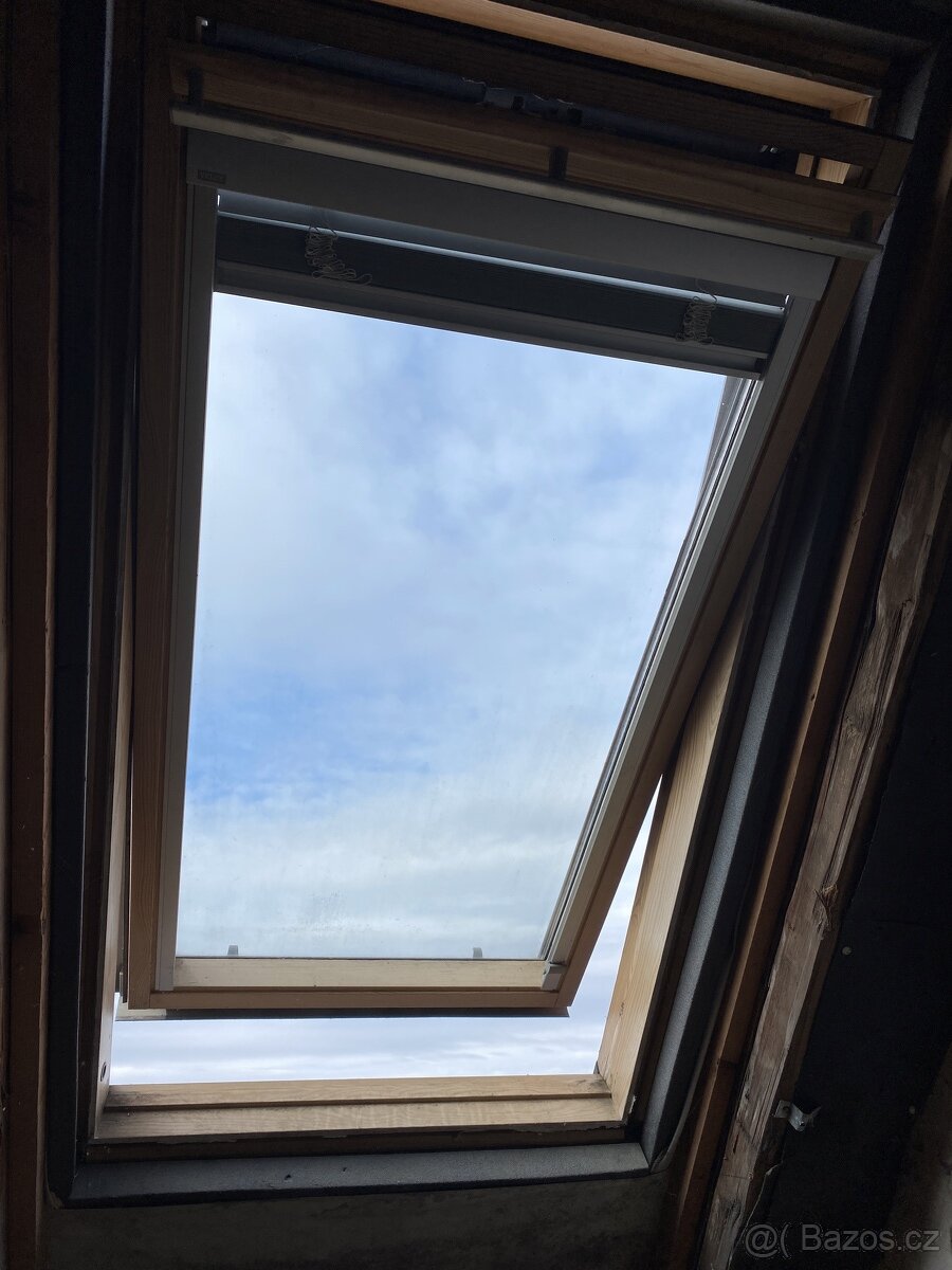 Střešní okno Velux M08
