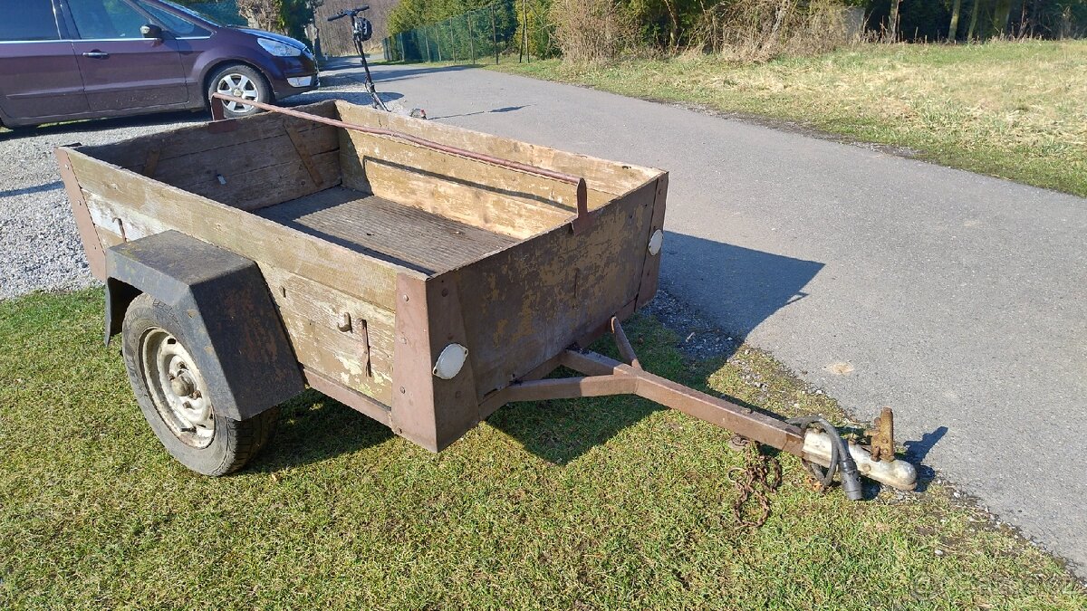 Přívěsný vozík.