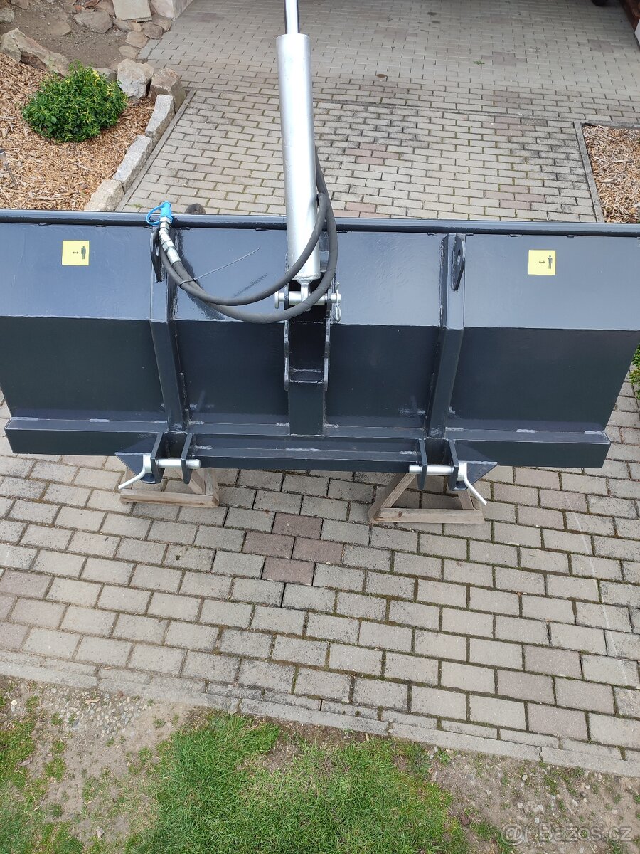 Hydraulická lopata za traktor