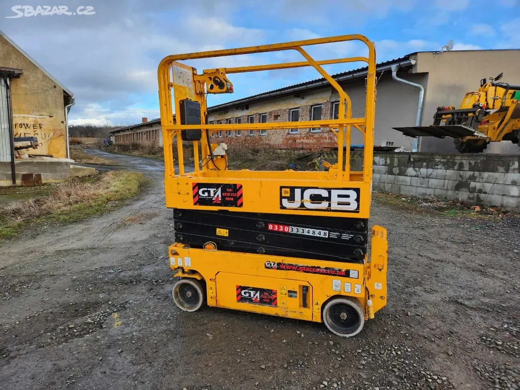 VYSOKOZDVIŽNÁ PLOŠINA JCB 1930