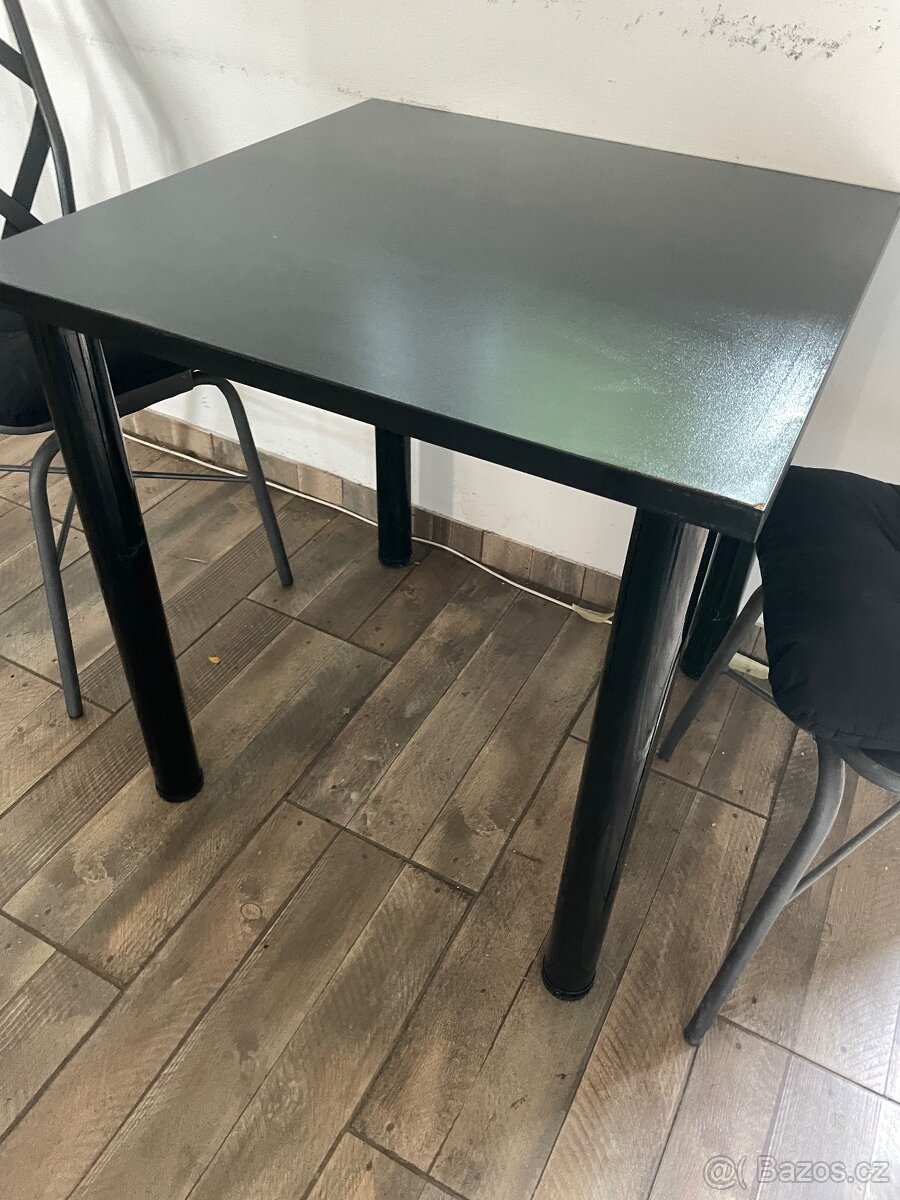 Stůl 70x70