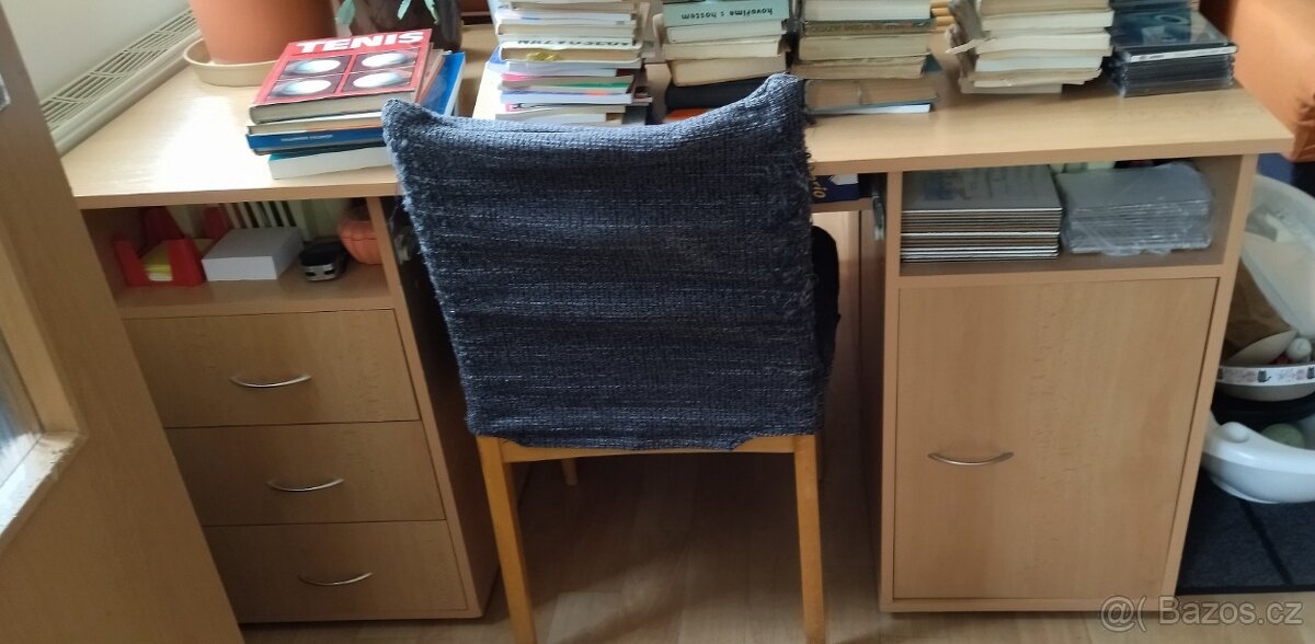 Prodám psací stůl dekor buk