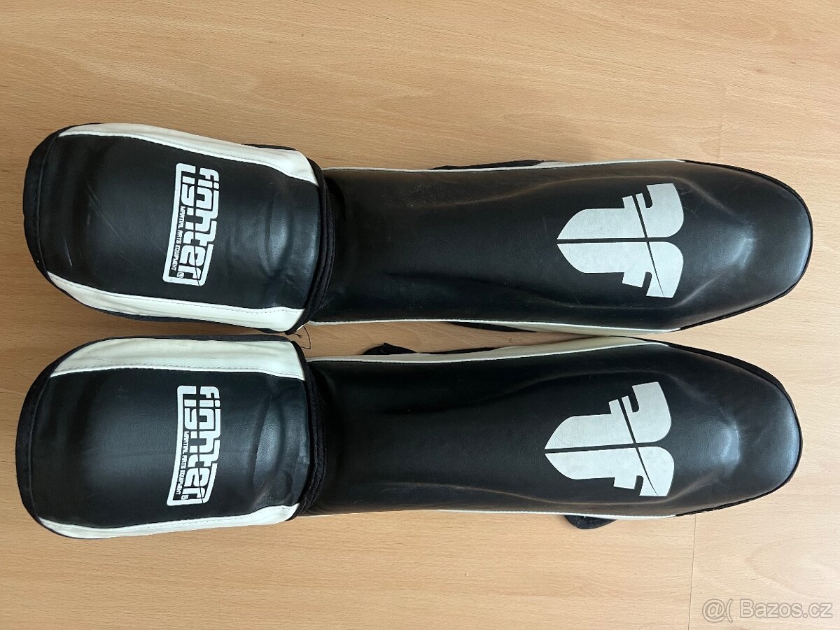 Chrániče holení a nártů zn. Fighter