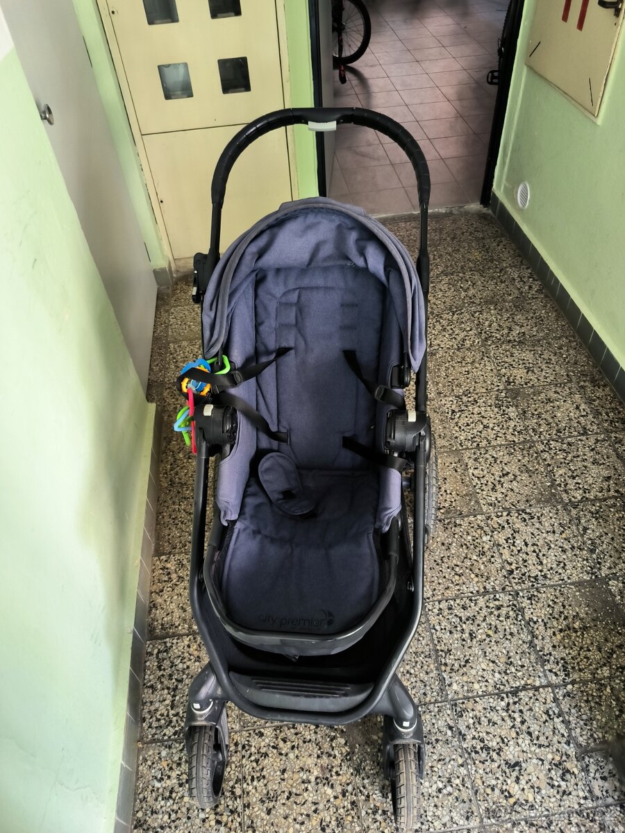 Dětský kočárek