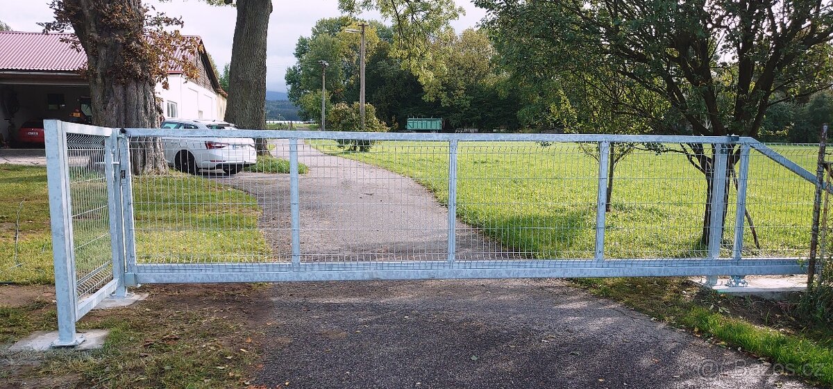 Samonosná brána výška 125cm výplň 3D pletivo
