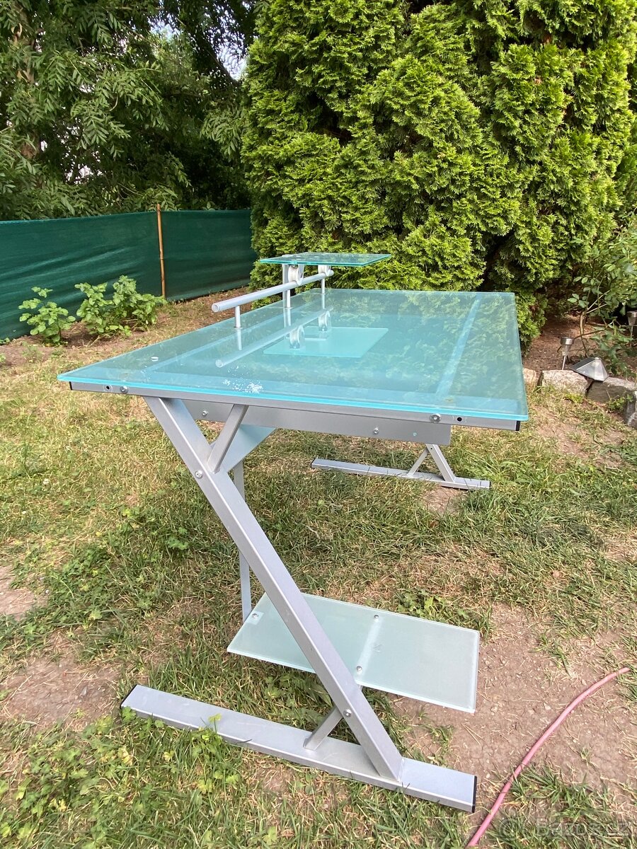 Prodám stylový skleněný počítačový stůl