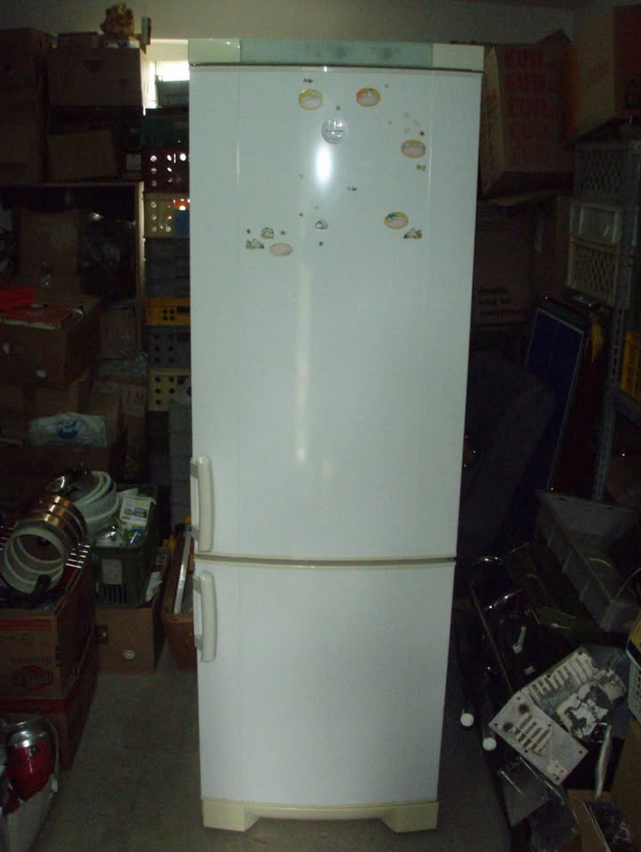 VELKÁ LEDNICE S MRAZÁKEM ELECTROLUX