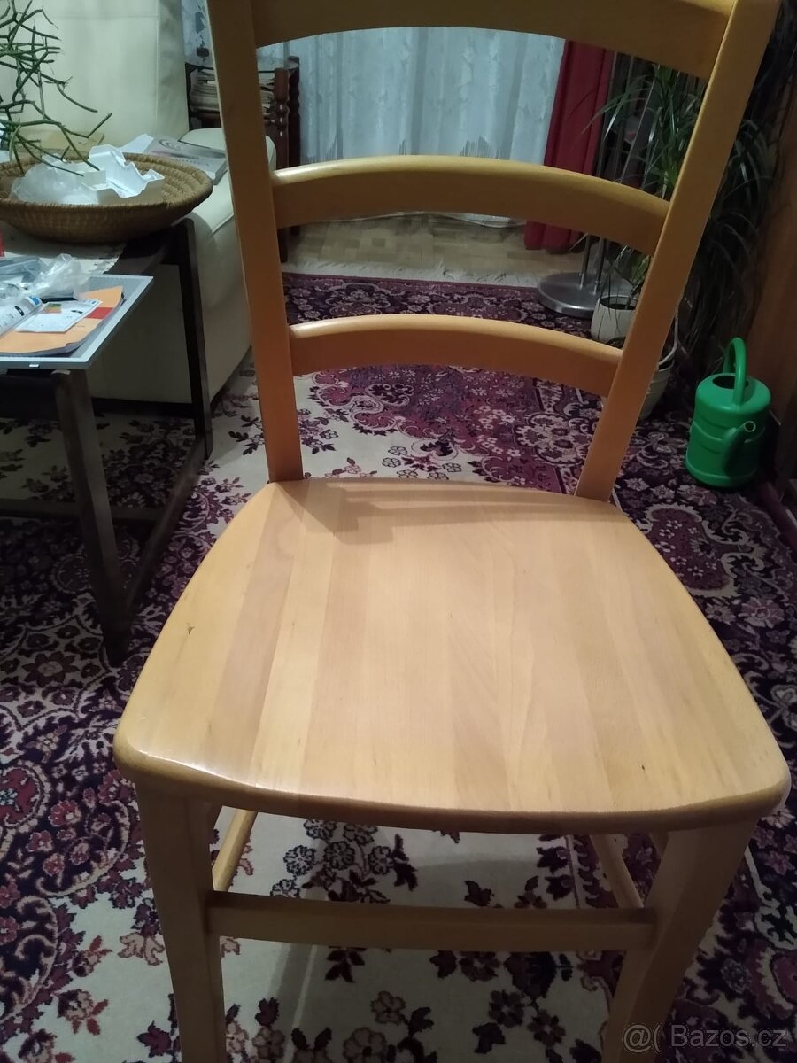 Židle z masivu