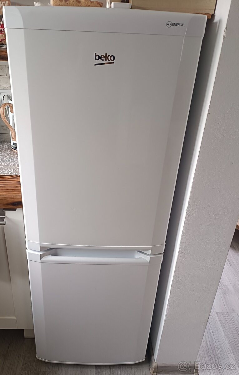 Lednice s mrazákem 150 beko