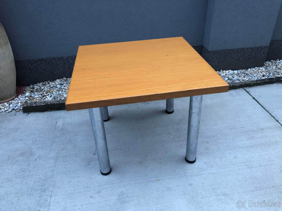 Konferenční stolek. Odkládací stůl. Masiv dřevo kovové nohy