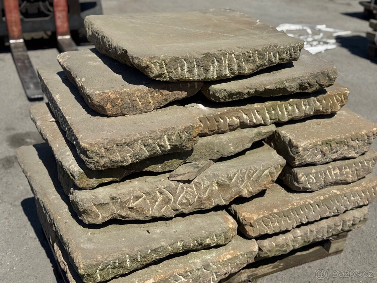 Pískovcová dlažba