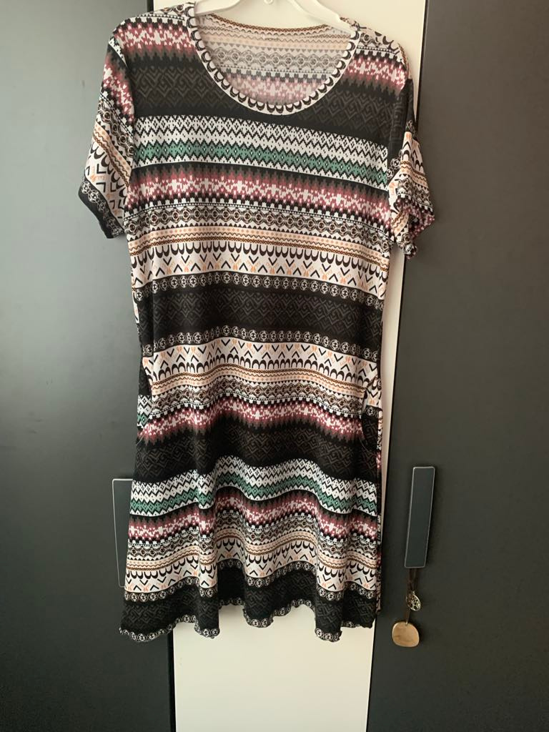 ÚPLETOVÉ ŠATKY S ORIENTÁLNÍM VZOREM, vel:46