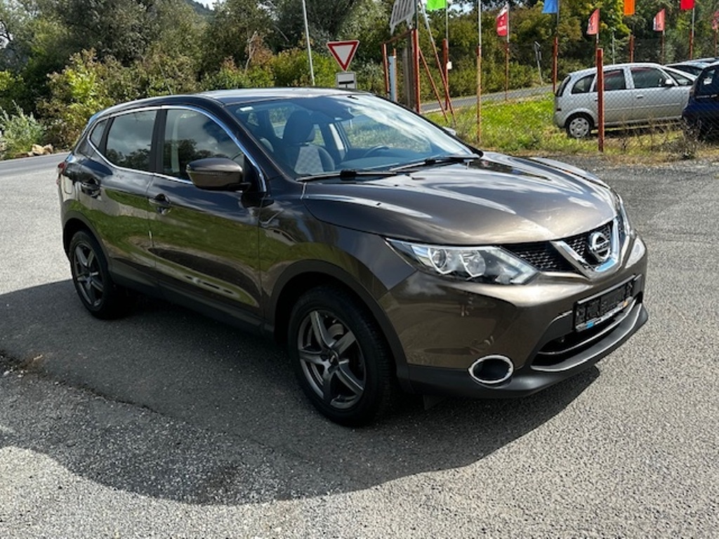 Nissan Qashqai 1.2i 52 520km, r.2016, 1.maj., serviska, STK