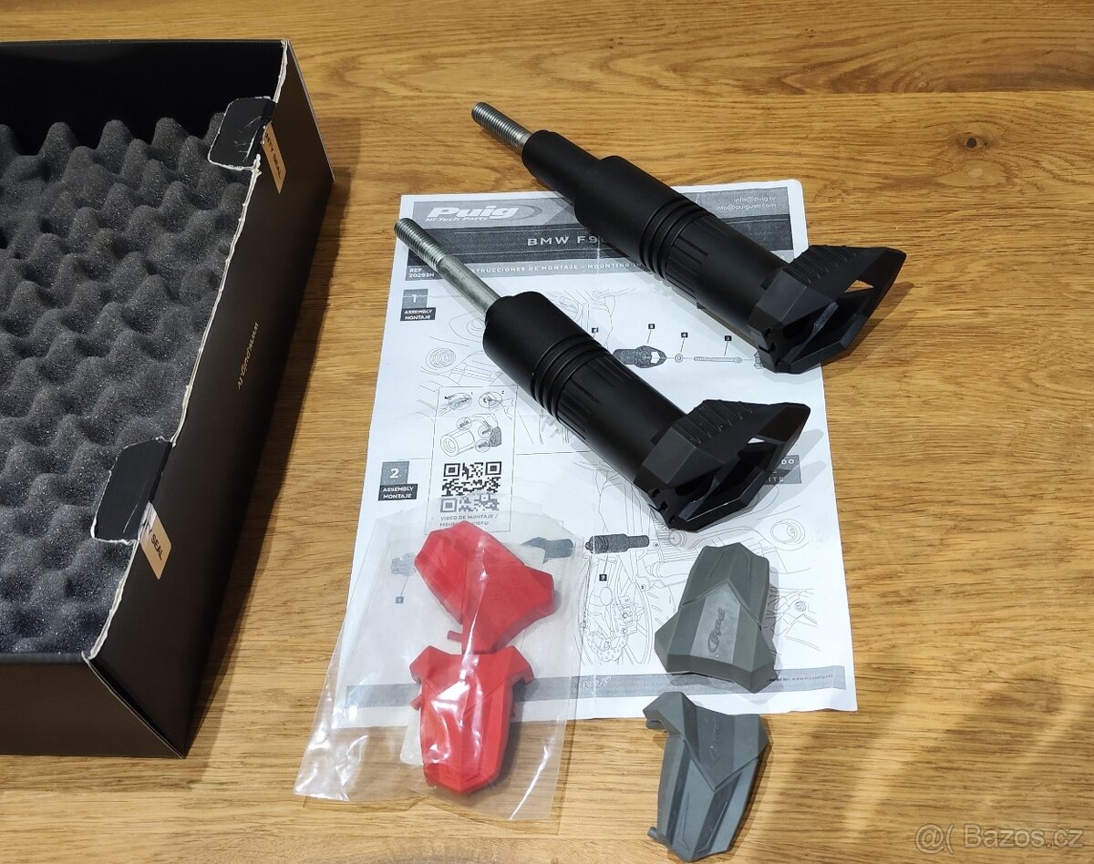 BMW F900 R - Padací protektory PUIG, včetně náhradních gum