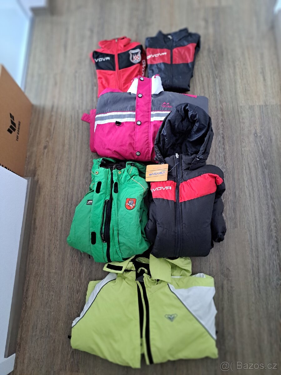 6 zimních kusů oblečení.