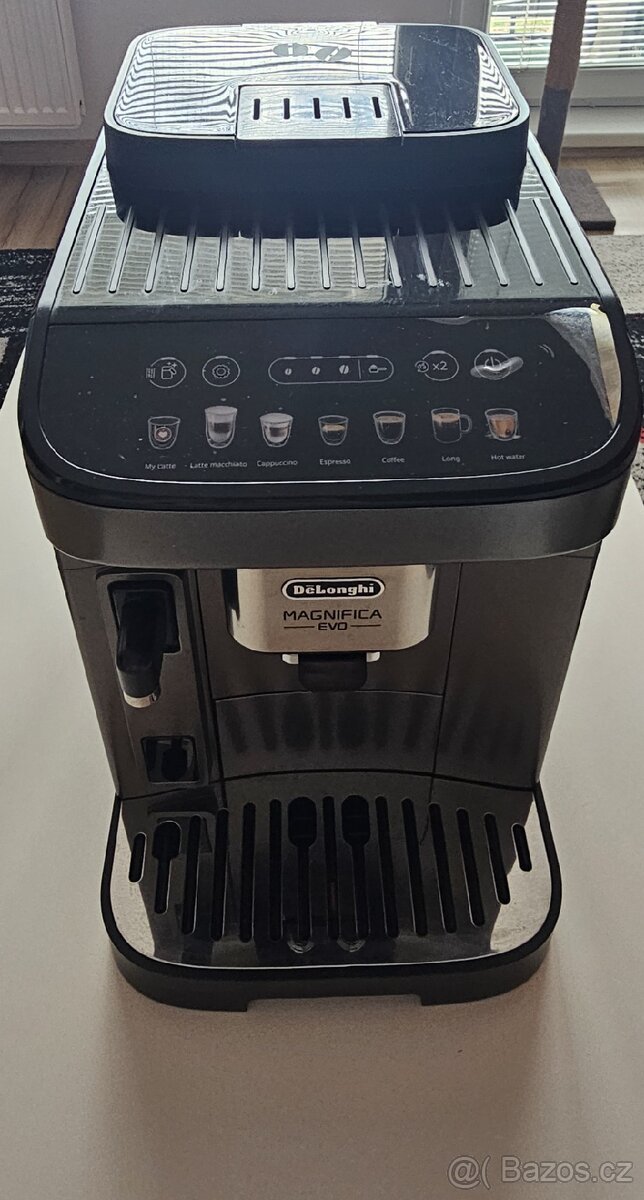 Kávovar DeLonghi Magnifica evo