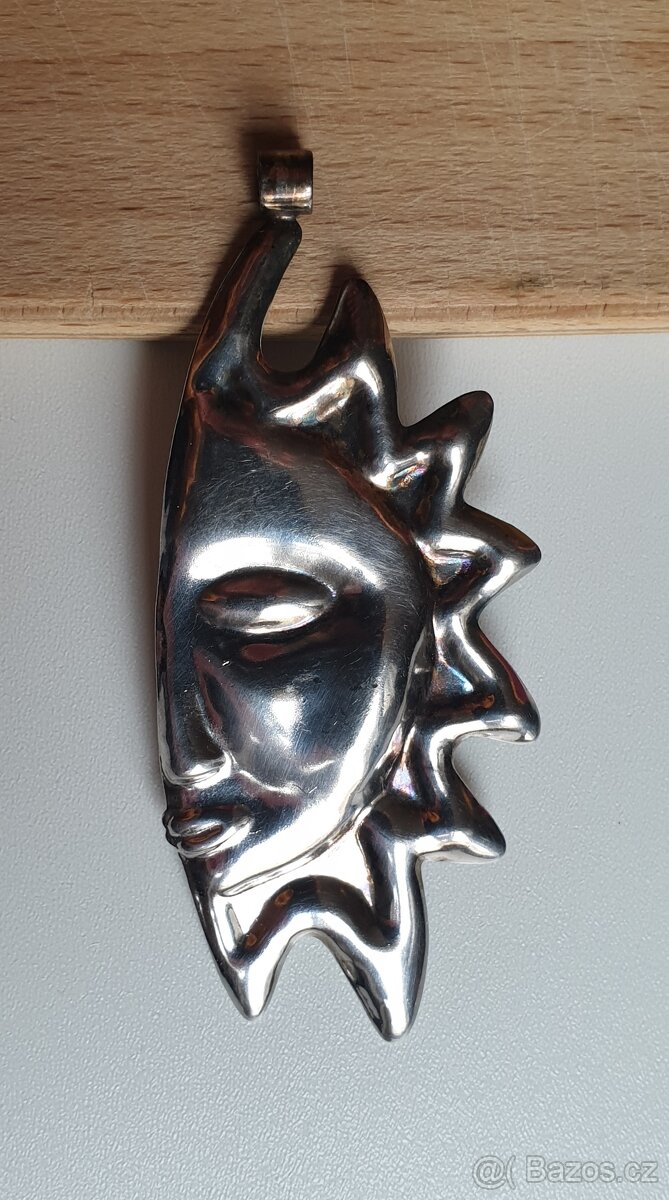 velký stříbrný přívěsek 1/2 slunce 16g