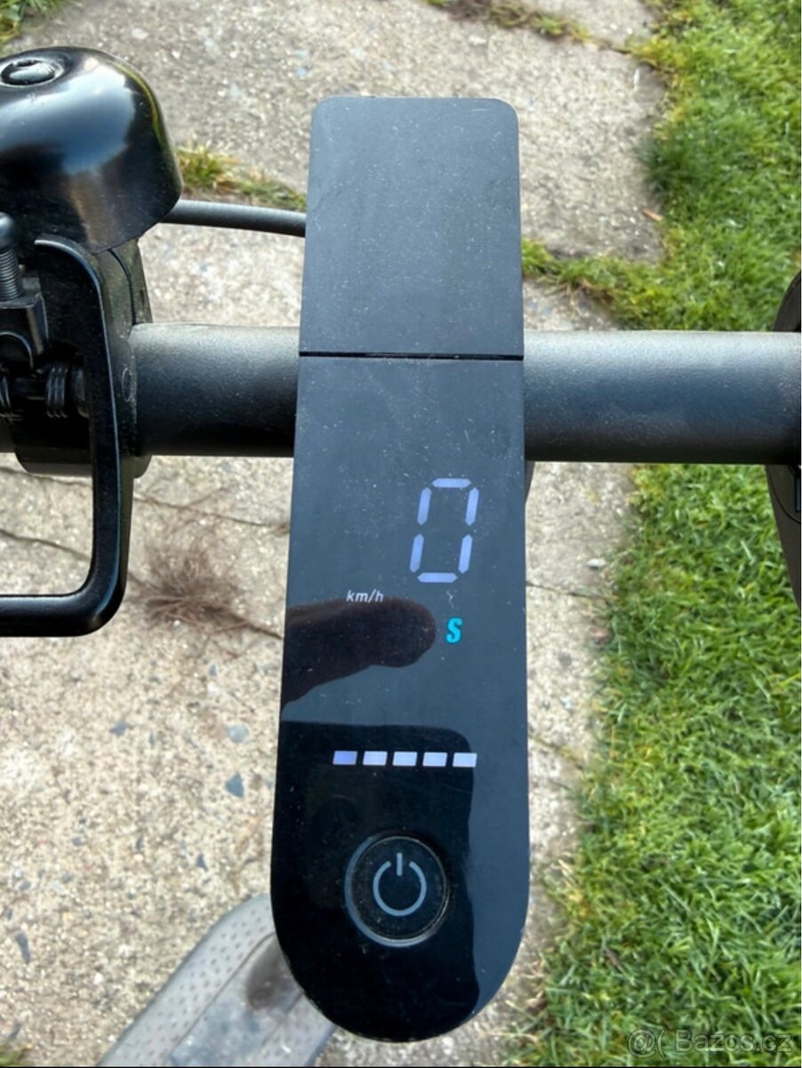 Prodám Ele koloběžku Mi , zánovní