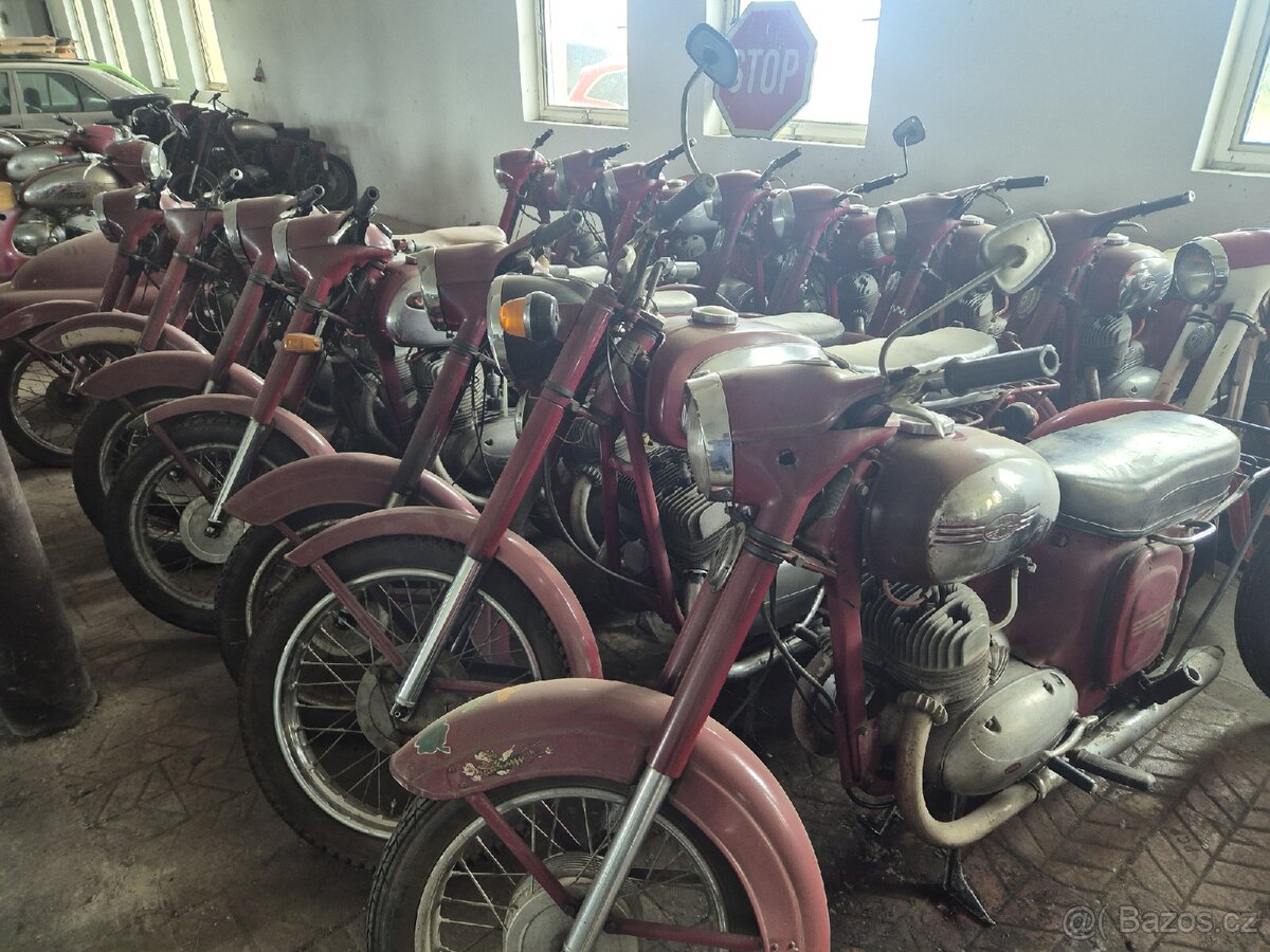 Prodám část své sbírky Jawa a ČZ 175,250, 350.