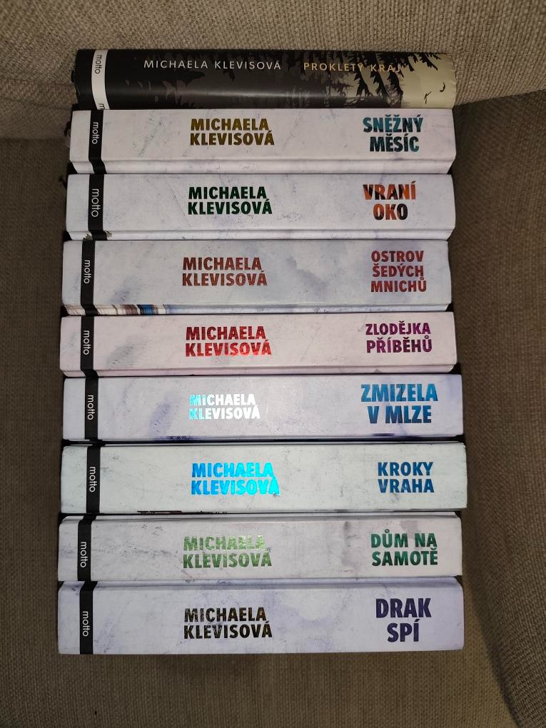 Devět vynikajících detektivek od Michaeli  Klevisové