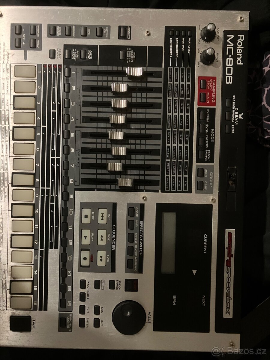 Roland mc-808
