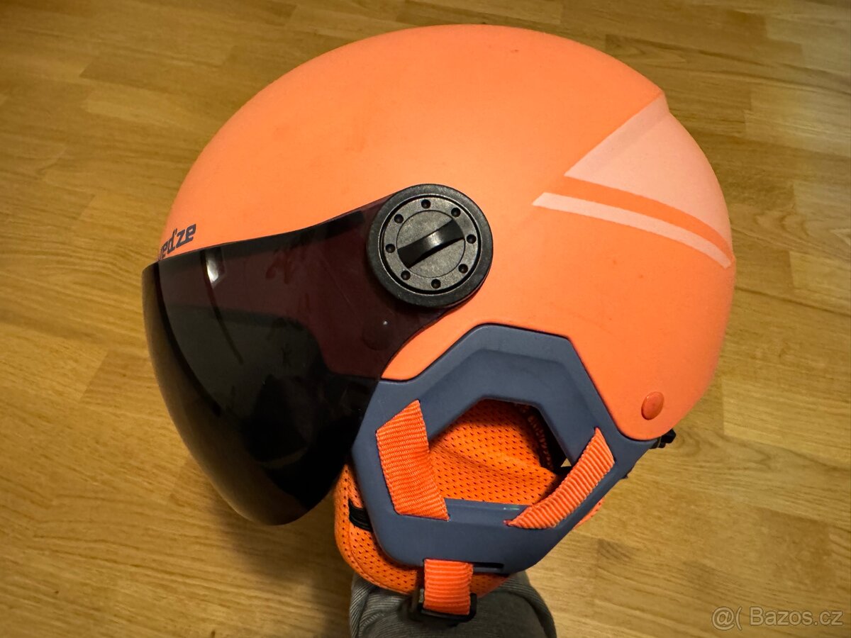 Dětská lyžařská helma se zorníkem 53-56cm