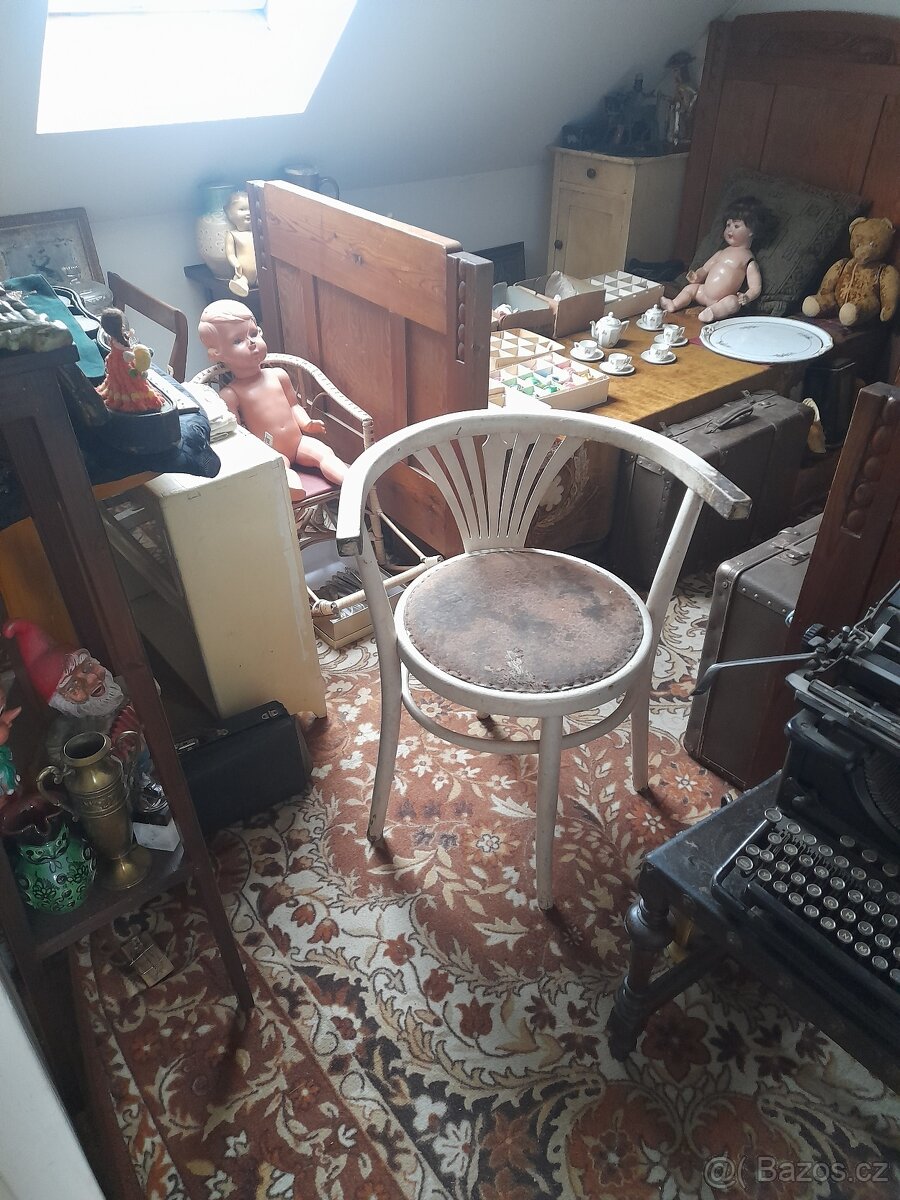 Starožitné křeslo židlí