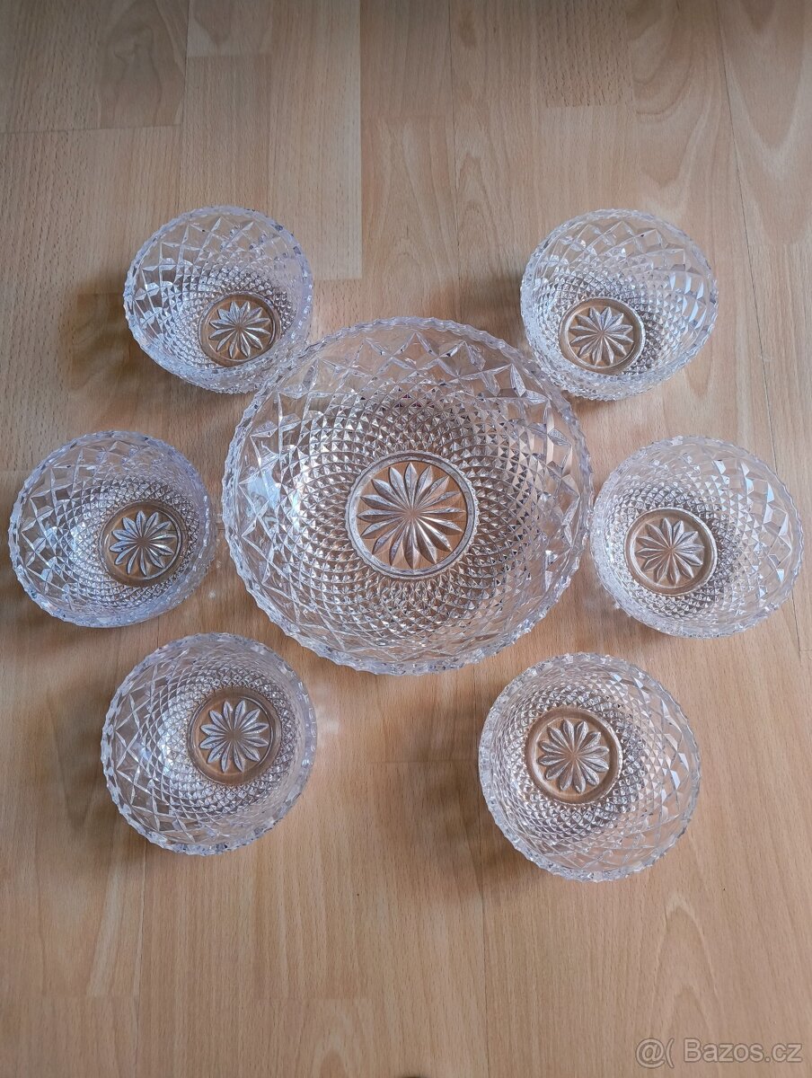 Sada skleněných misek