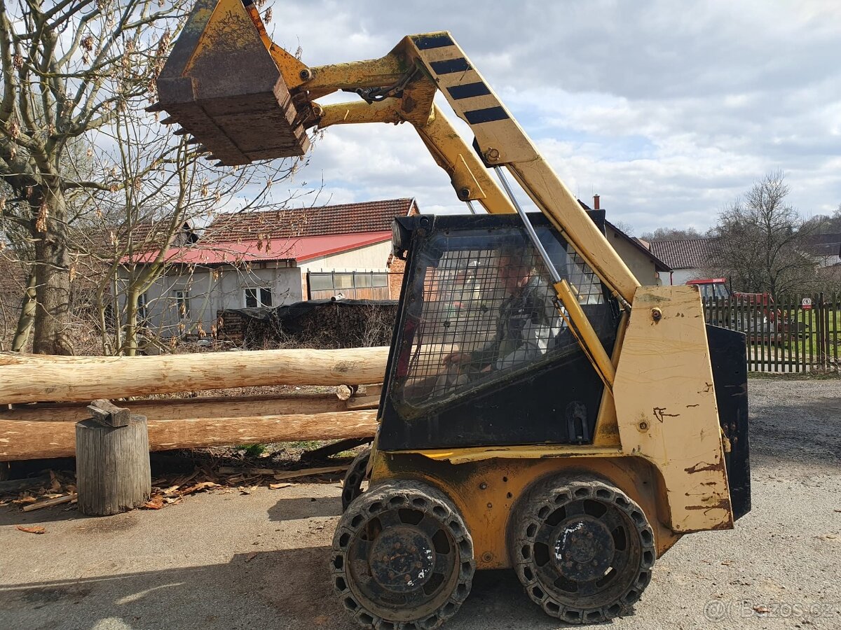 Smykový nakladač Mustang